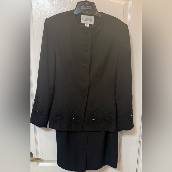 Executive Collection : Woman 2 PC : Blazer & Skirt . Size :8P Black color - Picture 1 of 11
